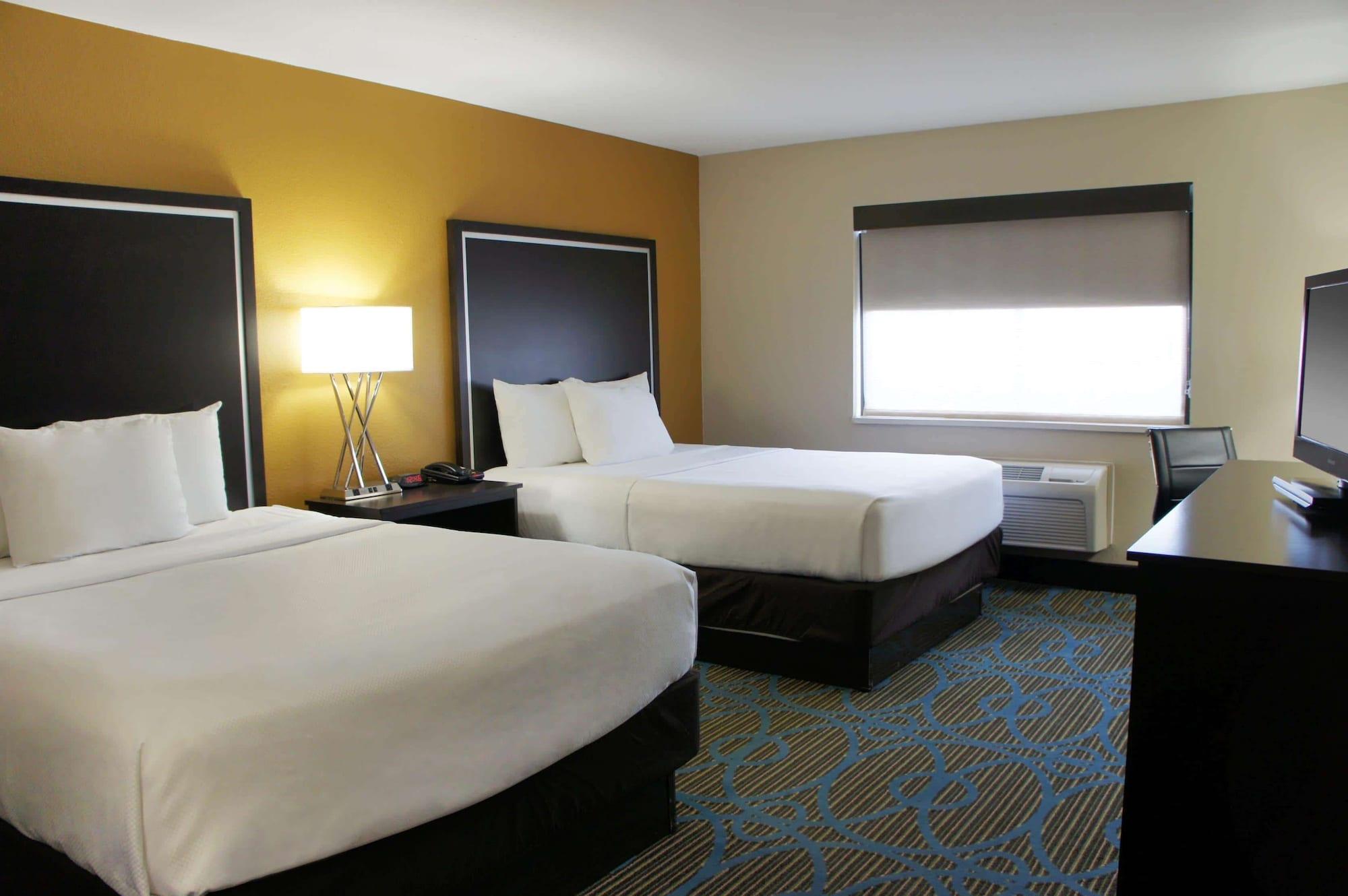 Hotel La Quinta By Wyndham Emporia Extérieur photo