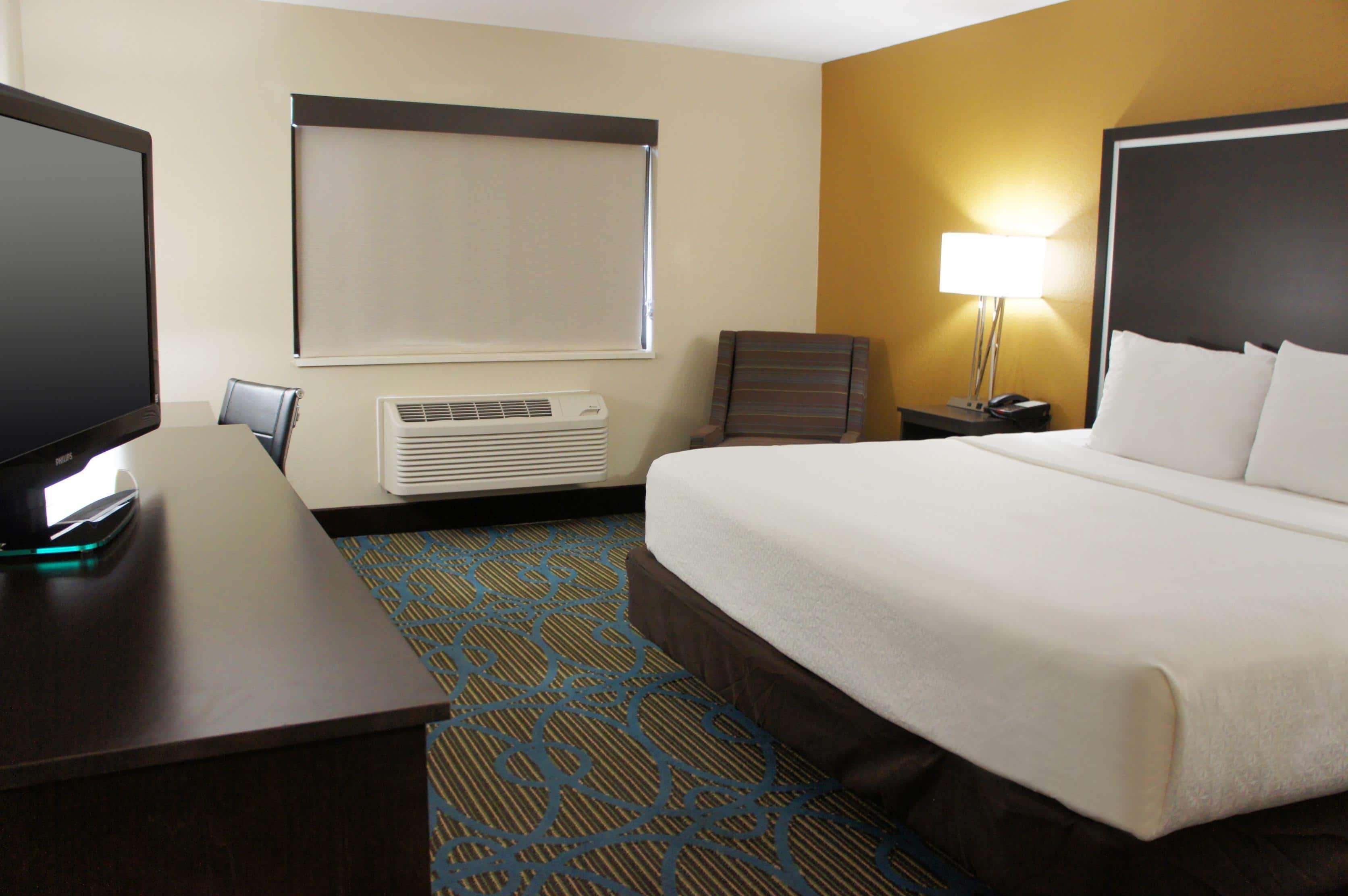 Hotel La Quinta By Wyndham Emporia Extérieur photo