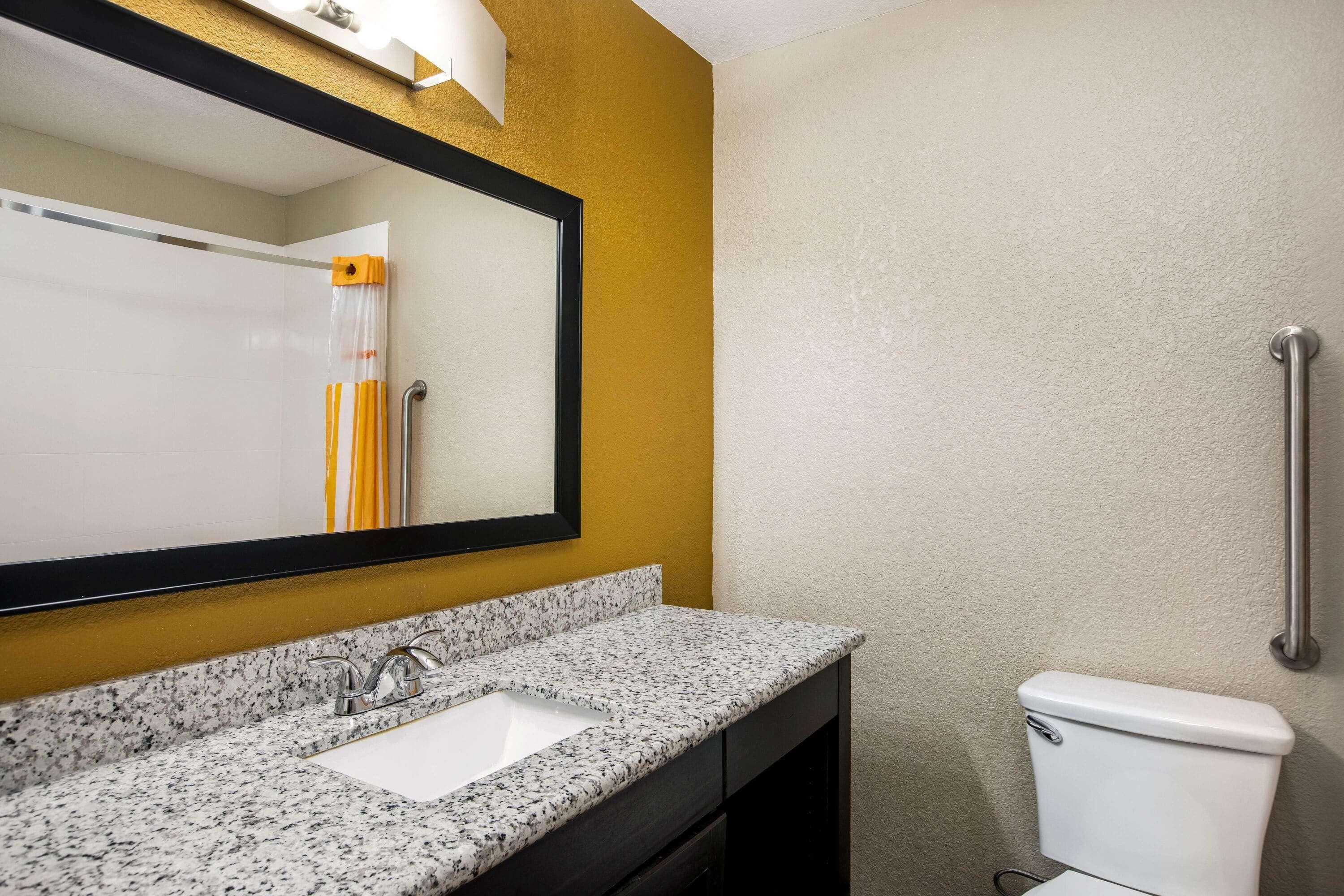 Hotel La Quinta By Wyndham Emporia Extérieur photo