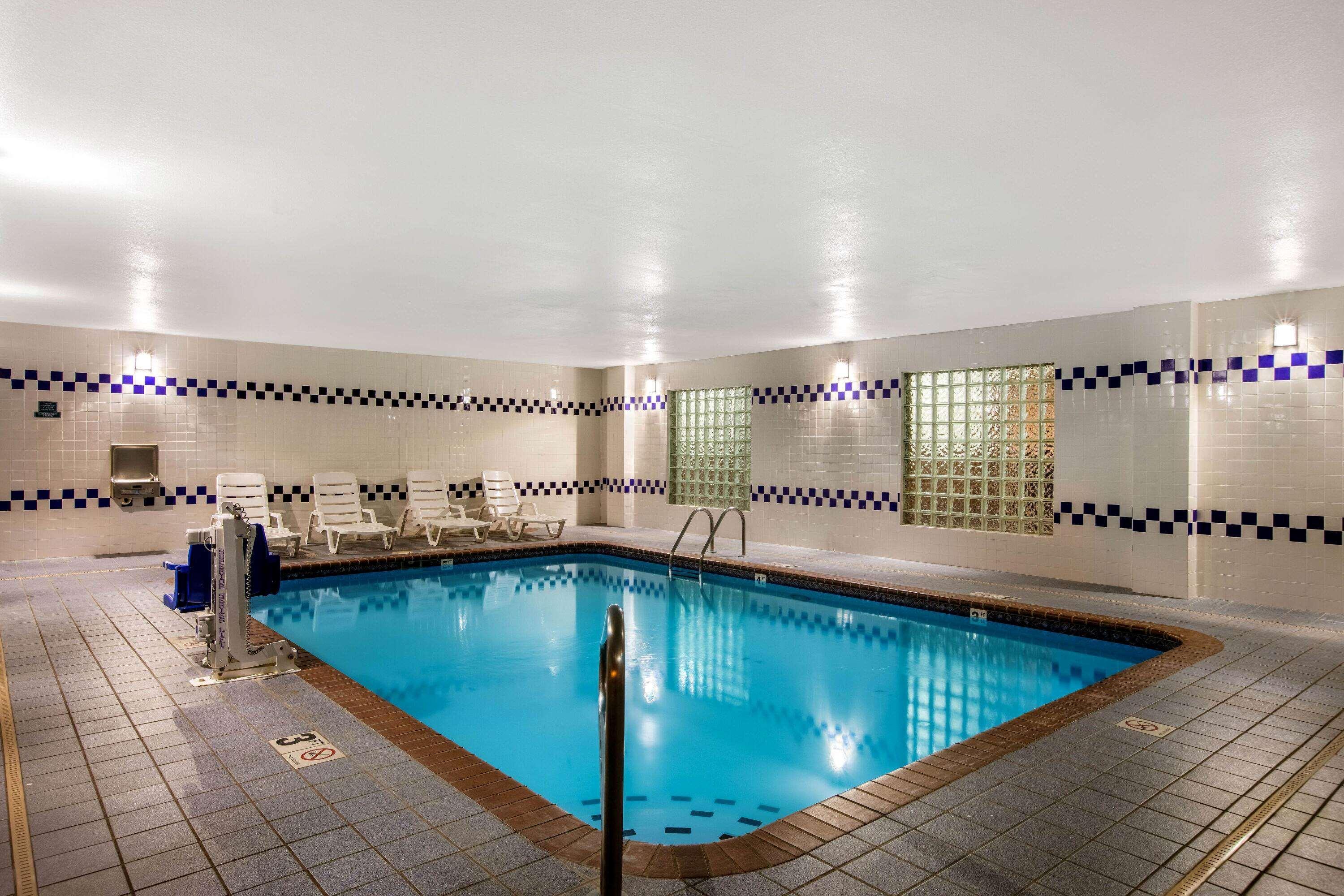 Hotel La Quinta By Wyndham Emporia Extérieur photo