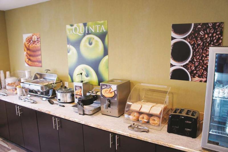 Hotel La Quinta By Wyndham Emporia Extérieur photo